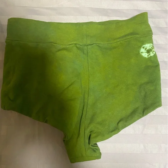 Of Earth & Salt Green Booty Shorts - Picture 4 of 4